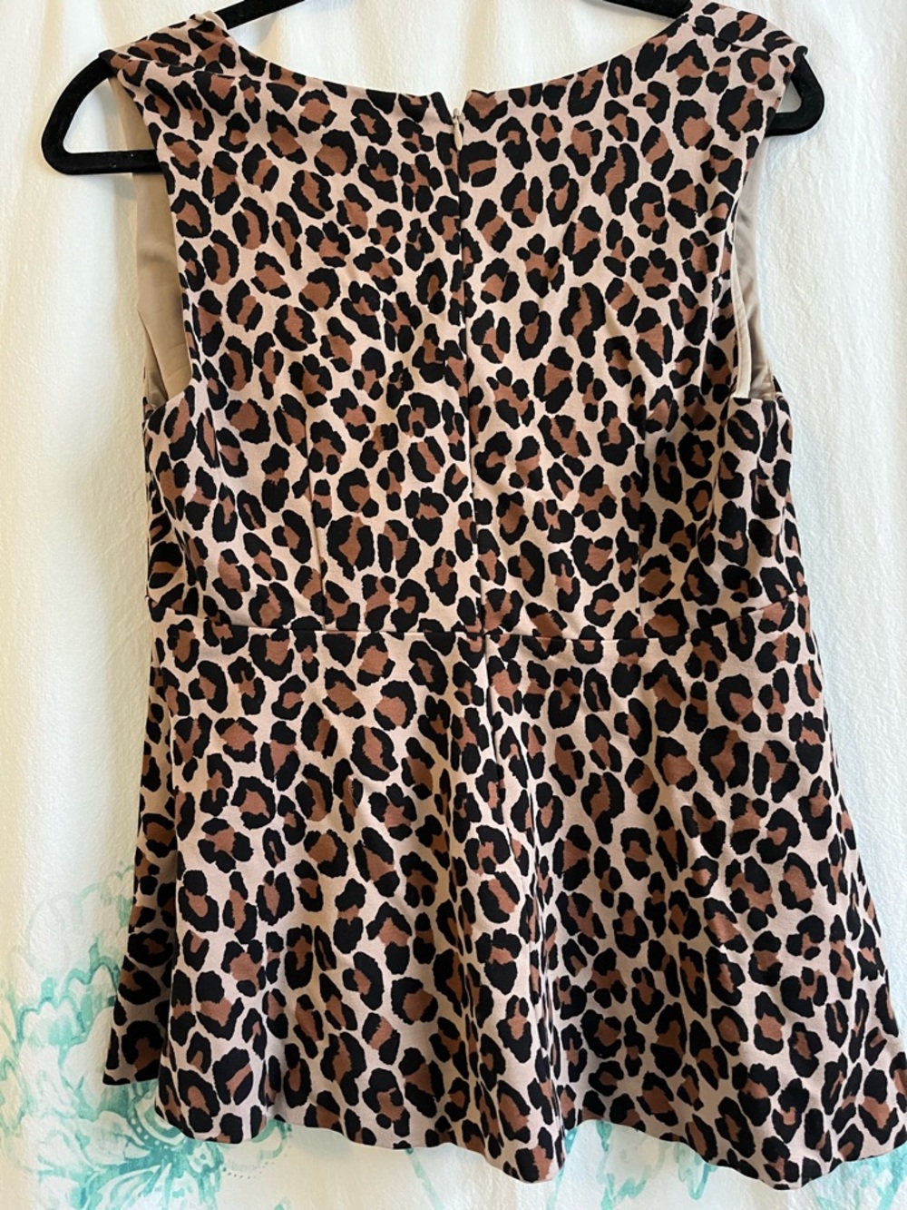 🐆🖤 **Kate Spade Leopard Print Tank – Effortless Chic with a Bold Twist** 🐆🖤 - Picture 5 of 5